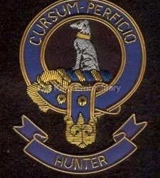 Hunter clan crest badge - Cursum Perficio
